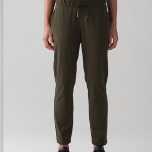 Lululemon on the fly pant 28”